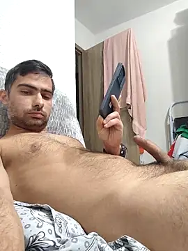 Snapshot of andreiiiii2025 chatting on 02-20-25, 09:33 andreiiiii2025 online show from 02-20-25, 09:33