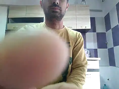 Snapshot of andreiiiii2025 chatting on 02-26-25, 07:12 andreiiiii2025 online show from 02-26-25, 07:12