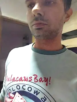 Snapshot of andreiiiii2025 chatting on 03-20-25, 02:21 andreiiiii2025 online show from 03-20-25, 02:21