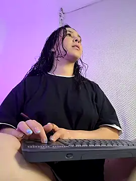 Snapshot of ammy_e chatting on 03-14-25, 02:20 ammy e online show from 03-14-25, 02:20