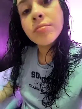 Snapshot of ammy_e chatting on 03-18-25, 12:17 ammy e online show from 03-18-25, 12:17