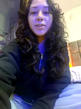 Snapshot of ammy_e chatting on 10-23-25, 03:00 ammy e online show from 10-23-25, 03:00