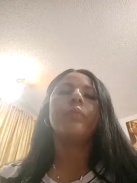 Snapshot of AndreaGonz chatting on 03-04-25, 12:12 AndreaGonz online show from 03-04-25, 12:12