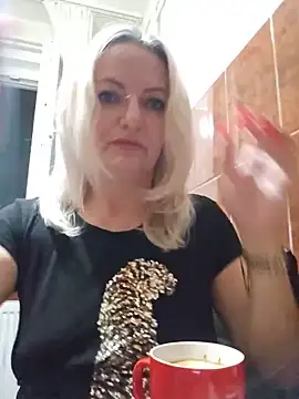 Snapshot of LadyTouch chatting on 05-19-26, 07:21 LadyTouch online show from 05-19-26, 07:21