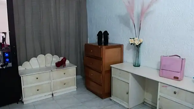 EngelCristaly online show from 11-30-25, 05:08