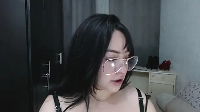 Snapshot of EngelCristaly chatting on 06-02-26, 04:45 EngelCristaly online show from 06-02-26, 04:45