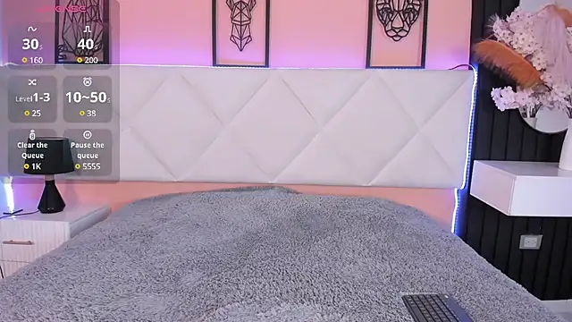 valkiria davies  online show from 02-25-25, 12:16