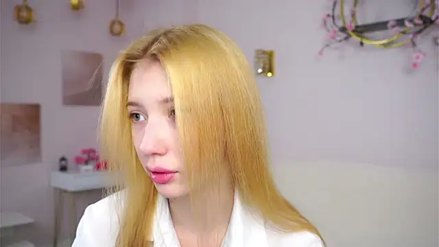 Snapshot of SunnivaCovil chatting on 02-28-26, 02:50 SunnivaCovil online show from 02-28-26, 02:50