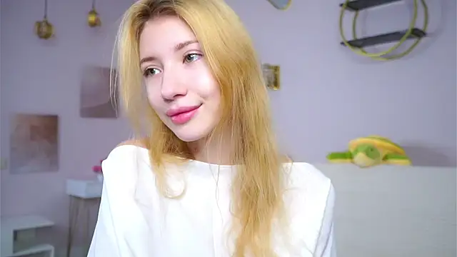 Snapshot of SunnivaCovil chatting on 02-13-26, 02:39 SunnivaCovil online show from 02-13-26, 02:39