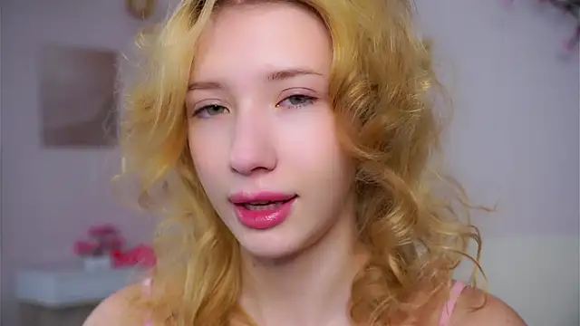 Snapshot of SunnivaCovil chatting on 02-27-26, 02:39 SunnivaCovil online show from 02-27-26, 02:39