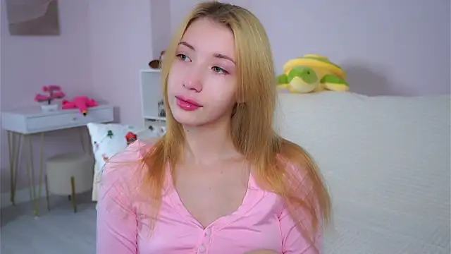 Snapshot of SunnivaCovil chatting on 02-12-26, 02:39 SunnivaCovil online show from 02-12-26, 02:39