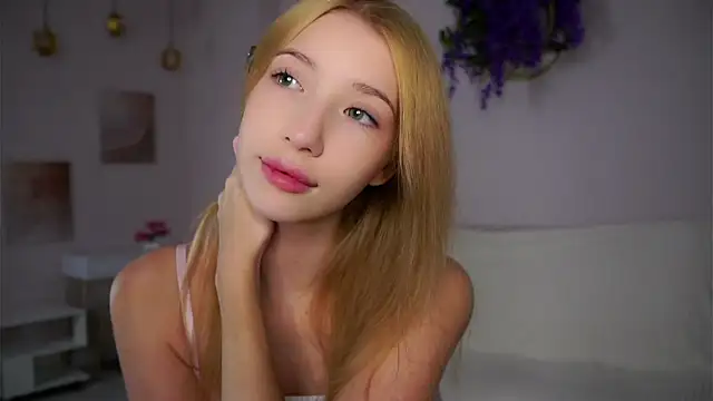 SunnivaCovil online show from 12-15-25, 02:56