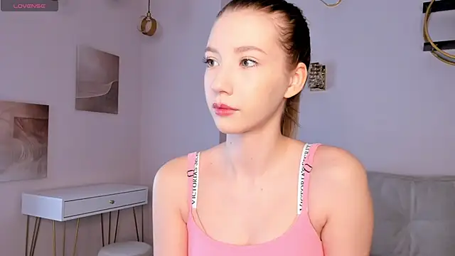 SunnivaCovil online show from 03-03-25, 11:22