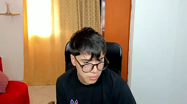 Snapshot of liam_orion chatting on 02-25-25, 06:44 liam orion online show from 02-25-25, 06:44