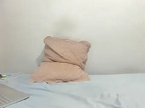 Snapshot of liam_orion chatting on 09-21-25, 04:23 liam orion online show from 09-21-25, 04:23