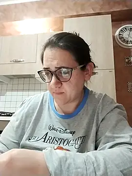 Snapshot of Dolcecurvy chatting on 04-24-26, 10:23 Dolcecurvy online show from 04-24-26, 10:23