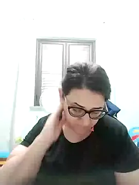 Snapshot of Dolcecurvy chatting on 06-13-26, 01:20 Dolcecurvy online show from 06-13-26, 01:20