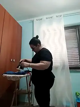 Snapshot of Dolcecurvy chatting on 06-19-26, 01:39 Dolcecurvy online show from 06-19-26, 01:39