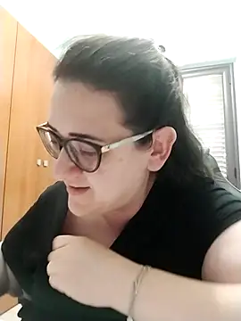 Snapshot of Dolcecurvy chatting on 06-15-26, 01:44 Dolcecurvy online show from 06-15-26, 01:44