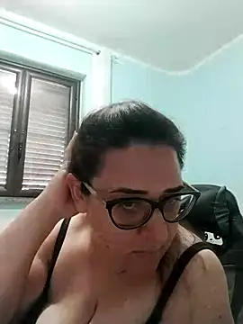 Snapshot of Dolcecurvy chatting on 06-20-26, 02:00 Dolcecurvy online show from 06-20-26, 02:00
