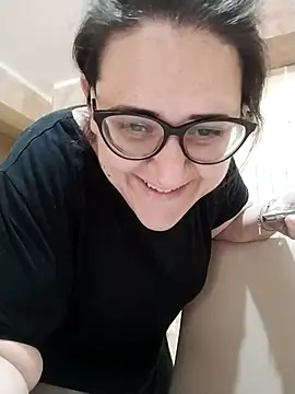 Snapshot of Dolcecurvy chatting on 07-11-26, 01:11 Dolcecurvy online show from 07-11-26, 01:11