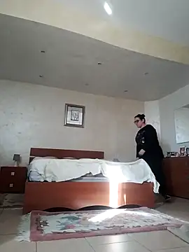 Dolcecurvy online show from 12-15-25, 09:59