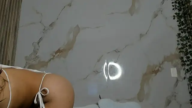 Snapshot of Little_Lau1 chatting on 09-21-25, 09:20 Little Lau1 online show from 09-21-25, 09:20