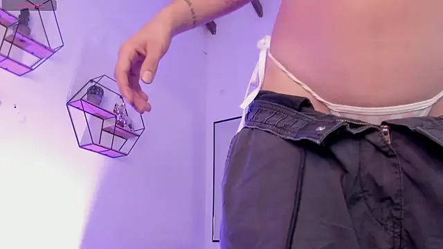 Snapshot of Little_Lau1 chatting on 10-08-25, 11:05 Little Lau1 online show from 10-08-25, 11:05