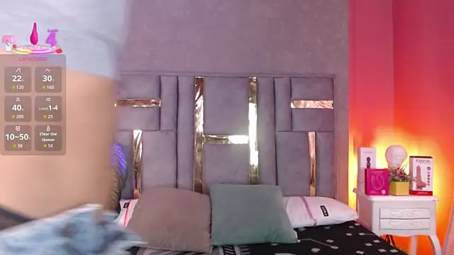 Tyla Ks online show from 11-15-25, 08:02