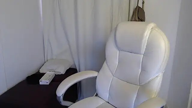 Mature 2025 online show from 10-05-25, 11:23