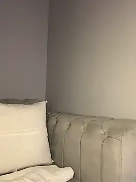 laraaaaaa online show from 12-14-25, 01:23