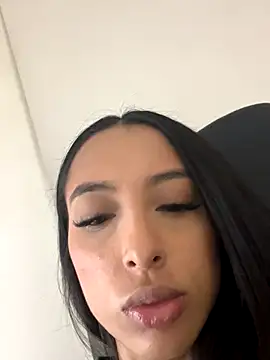 agaataa  online show from 11-21-25, 12:53