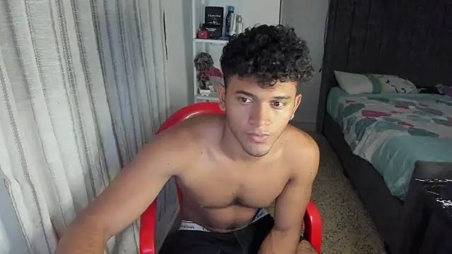 Snapshot of Fox2evans chatting on 02-05-26, 09:05 Fox2evans online show from 02-05-26, 09:05