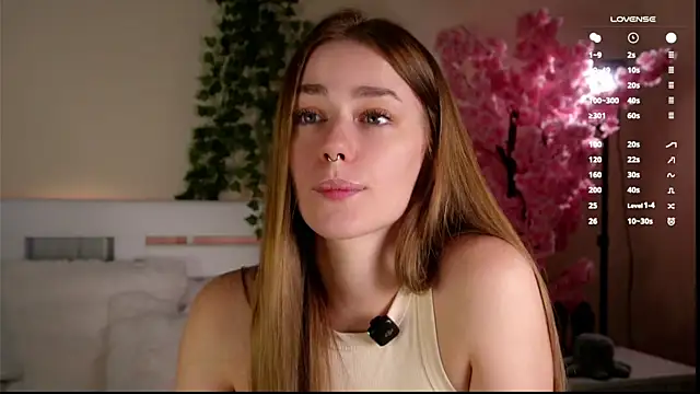 Snapshot of EmilaMills chatting on 05-23-26, 09:08 EmilaMills online show from 05-23-26, 09:08