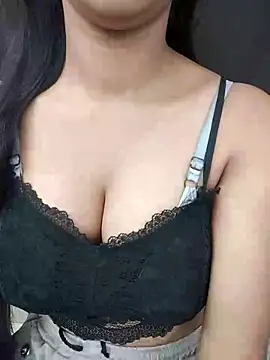 Snapshot of Fiza-Rani chatting on 03-03-25, 06:52 Fiza-Rani online show from 03-03-25, 06:52