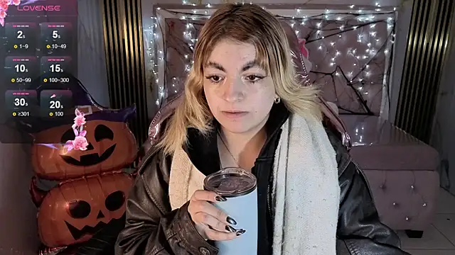 lili conor s online show from 10-25-25, 03:28