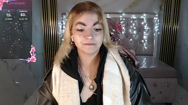 Snapshot of lili_conor_s chatting on 10-01-25, 03:44 lili conor s online show from 10-01-25, 03:44