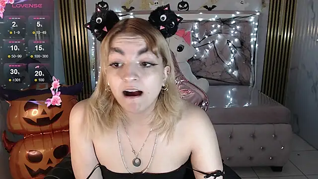 Snapshot of lili_conor_s chatting on 10-11-25, 05:30 lili conor s online show from 10-11-25, 05:30