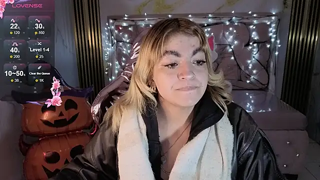 Snapshot of lili_conor_s chatting on 10-19-25, 03:42 lili conor s online show from 10-19-25, 03:42