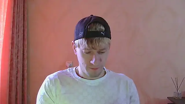 Snapshot of frama666 chatting on 04-19-26, 10:27 frama666 online show from 04-19-26, 10:27