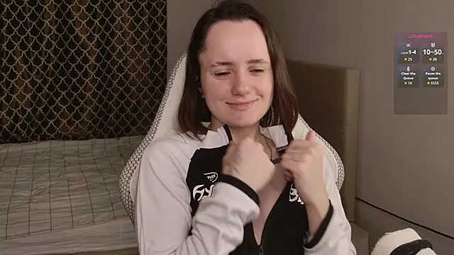 Luna Loveee online show from 11-02-25, 03:55