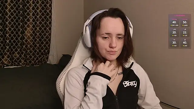 Luna Loveee online show from 11-28-25, 04:12