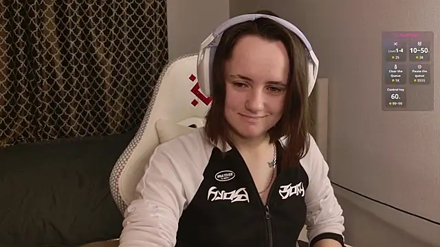 Luna Loveee online show from 11-13-25, 03:54