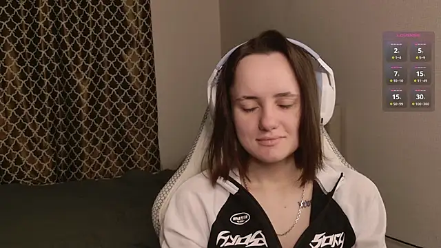 Luna Loveee online show from 11-17-25, 03:21