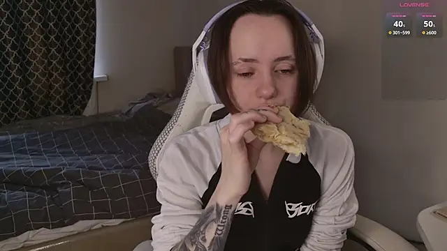 Luna Loveee online show from 04-09-26, 04:14