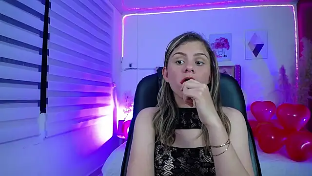 Snapshot of ValeAmayaa chatting on 02-21-25, 10:37 ValeAmayaa online show from 02-21-25, 10:37