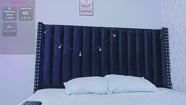 innocenthazel online show from 10-09-25, 12:22