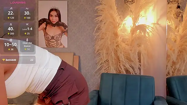 Lucia Brown  online show from 03-06-26, 08:15