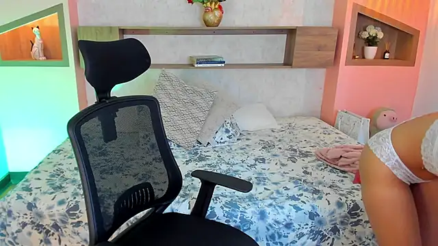 Snapshot of Lucia_Brown_ chatting on 03-22-25, 06:25 Lucia Brown online show from 03-22-25, 06:25