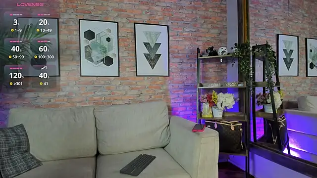 Snapshot of Lucia_Brown_ chatting on 09-15-25, 07:47 Lucia Brown online show from 09-15-25, 07:47